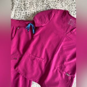 FIGS: Small, 3 pocket scrub top.